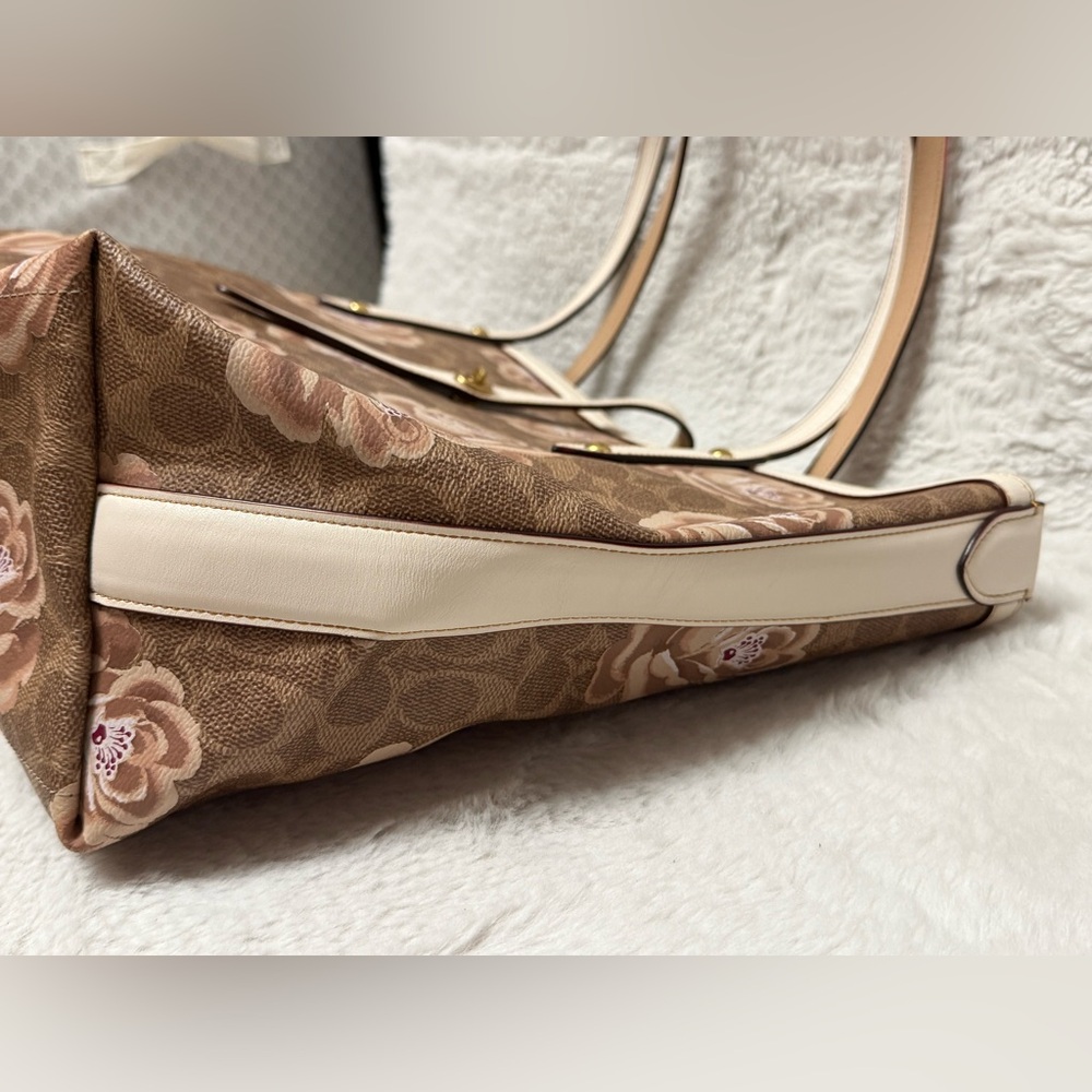 Coach Market Tote in Signature Rose Print Bag - Picture 8 of 11
